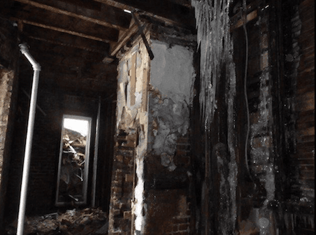 Para que la familia se fuera, se reconstruyó el edificio sin tomar en cuenta sus vidas.