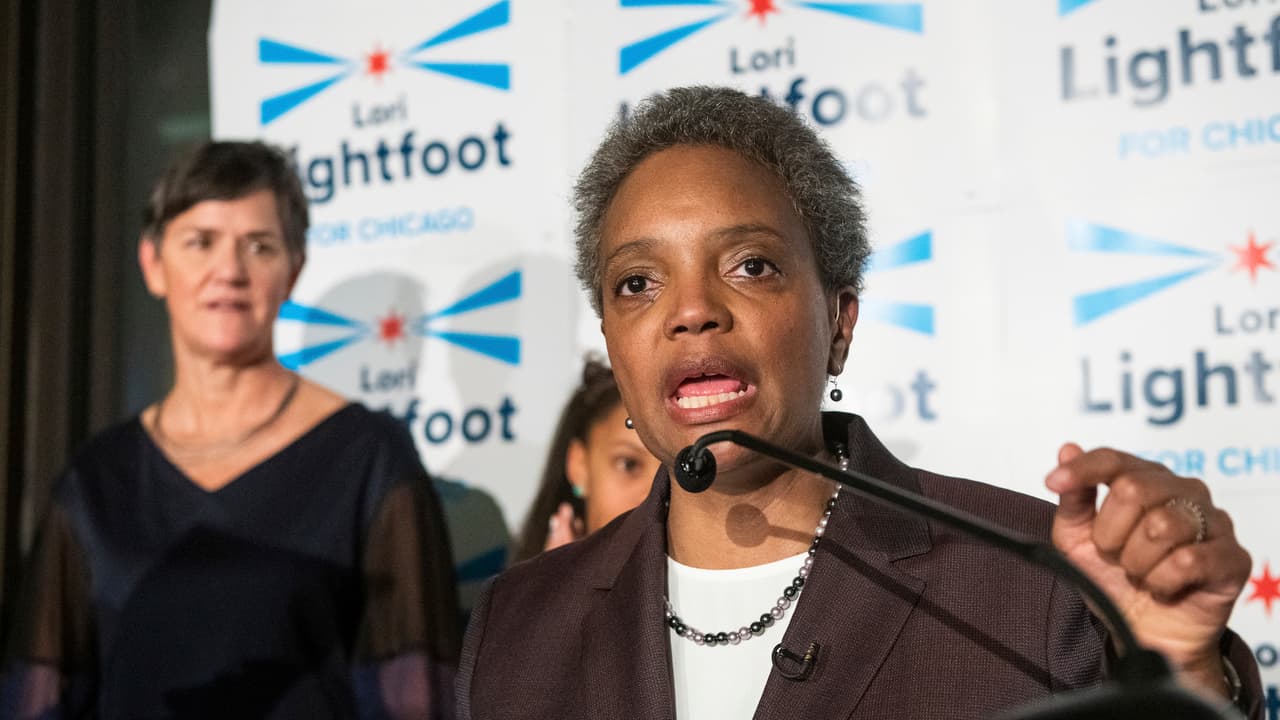 Lori Lightfoot no fue favorecida durante la carrera por los pronósticos recibió la mayor cantidad de votos como candidata para alcalde, 91,986 de boletas le dieron el 17.45% de la voz de los participantes. La sorpresa fue recibida con mucho gusto durante el discurso de la candidata.