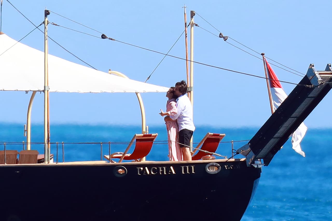 Carlota Casiraghi es la segunda hija de la princesa Carolina de Mónaco y Stéfano Casiraghi. También es nieta de Raniero III de Mónaco y Grace Kelly.