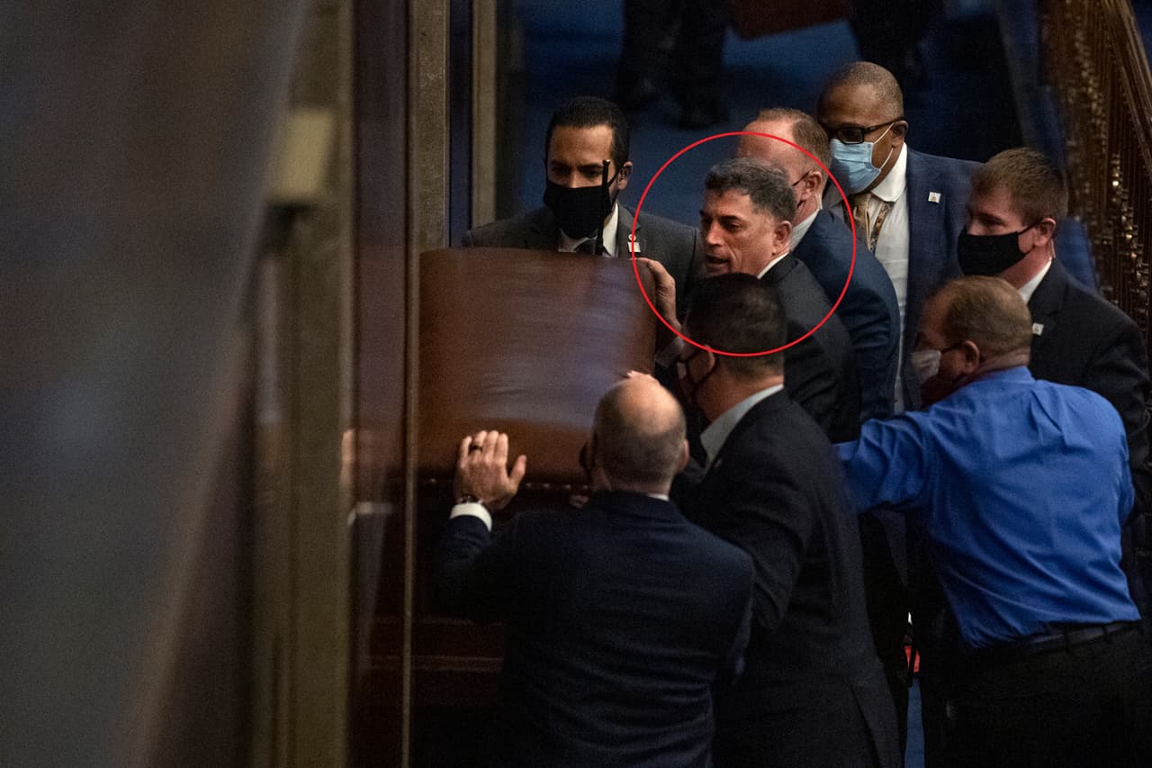 Para Clyde los asaltantes eran solo una “horda indisciplinada” que podían parecer turistas, según él.