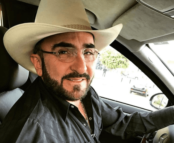 Vicente Fernández Jr. está cumpliendo 58 años y su vida tiene muchos capítulos dignos de una telenovela.