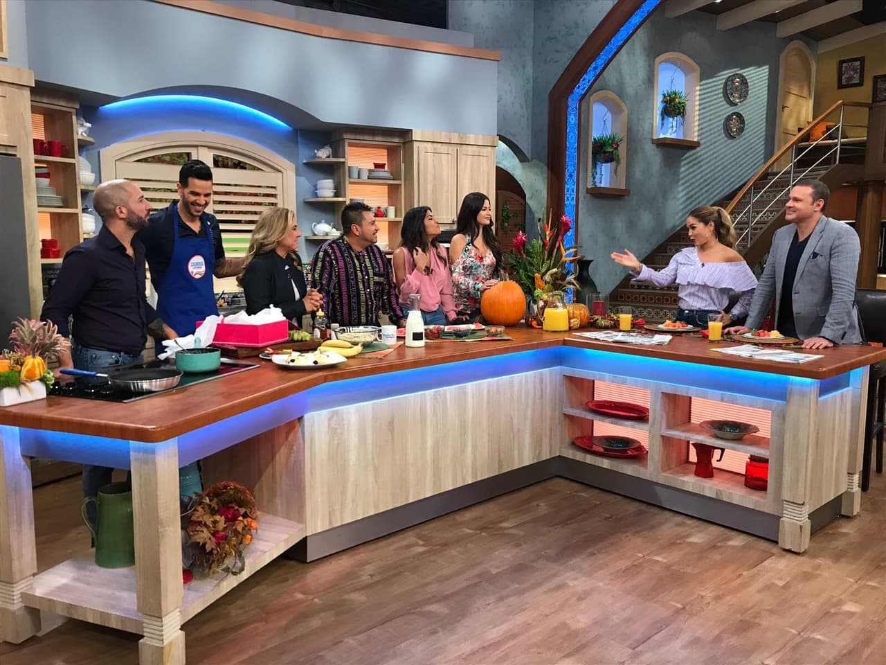 Reunión de grandes en la cocina, los chefs Lorena García, Miguel Angel Rebollado y 'El Chile Mayor' llegaron a la cocina de Despierta América para presentar su programa Cocineros Latinos.