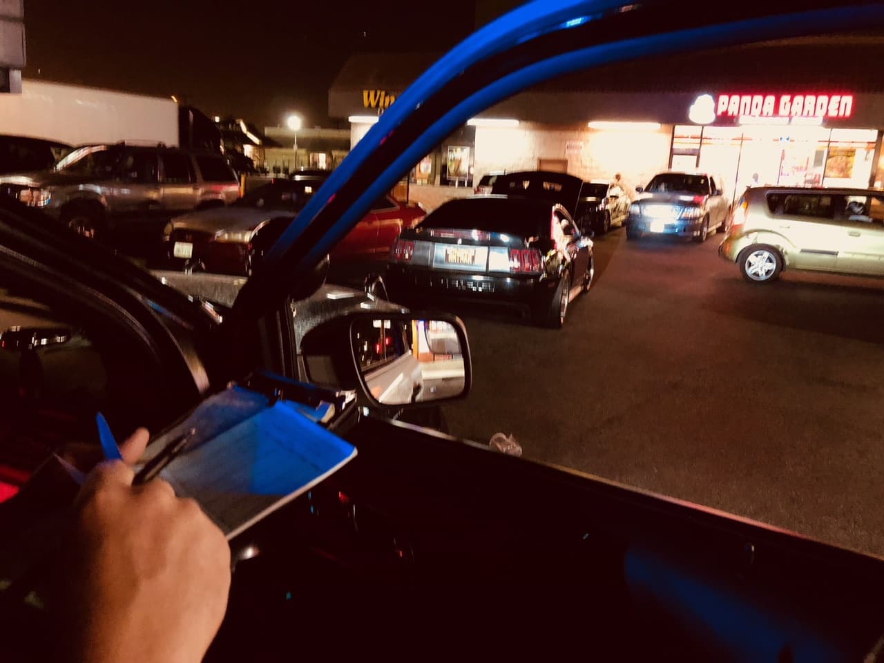 La Policía afirma que ciertos clubes de autos hacen apuestas de hasta 20,000 dólares en carreras sofisticadas, han realizado disparos al aire para "celebrar" y responden agresivamente cuando los descubren los agentes.