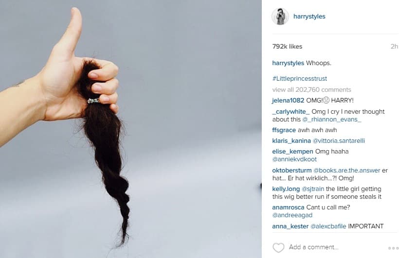 Por ahora, el cantante mostró su melena cortada en las redes sociales, y de inmediato su fandome reaccionó....