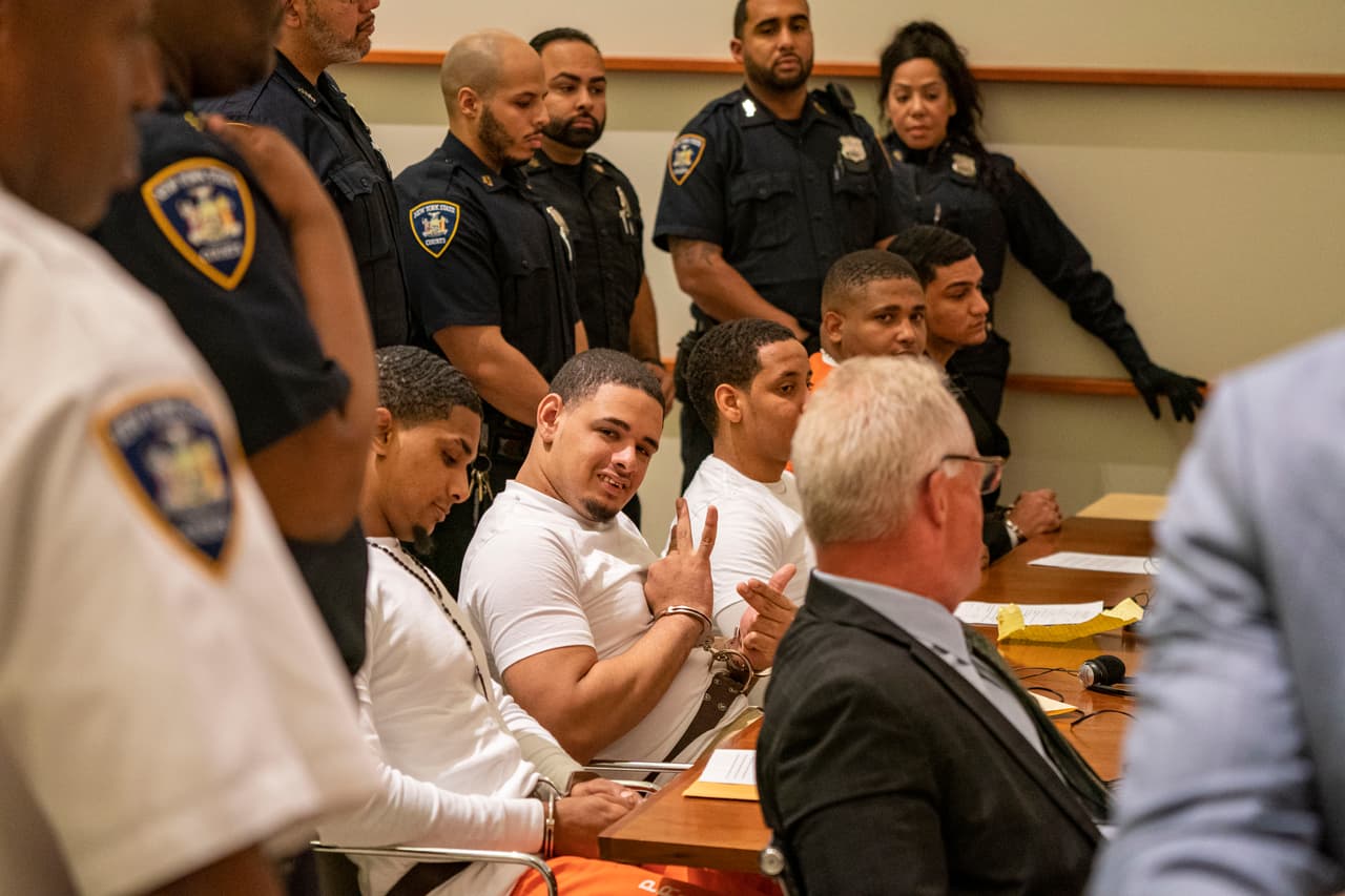 "Obtuvieron su merecido. Ellos mismos se lo buscaron", dijo 
<a href="https://www.univision.com/local/nueva-york-wxtv/gritos-de-justicia-y-el-emotivo-tatuaje-de-su-padre-asi-fue-el-funeral-del-joven-asesinado-a-machetazos">la madre de 'Junior', Leandra Feliz.</a>