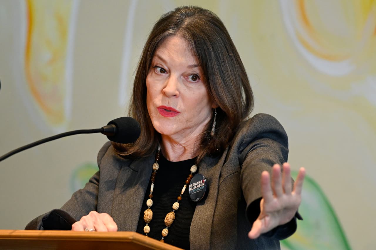 Marianne Williamson pone fin a su campaña en las primarias demócratas
