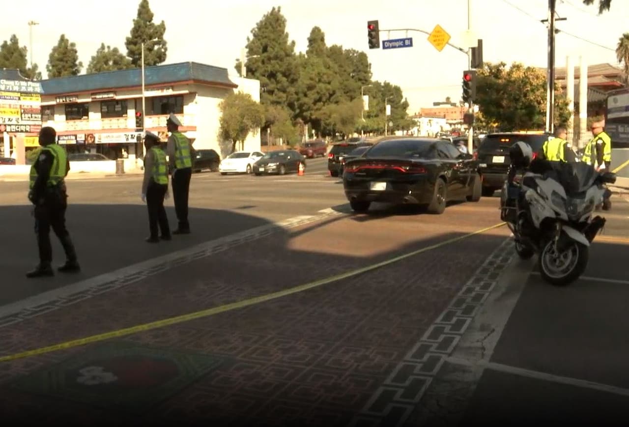Muere niña de cuatro años mientras cruzaba la calle con su madre en Koreatown