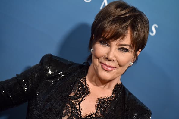 En el episodio también se conoció la postura que en ese entonces, con el escándalo a flor de piel, experimentó 
<b><a href="https://www.univision.com/temas/kris-jenner" target="_blank">Kris Jenner</a></b>, la matriarca de la poderosa familia.
<br>