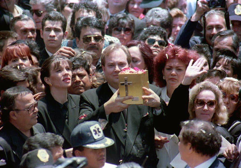 Mario Moreno Ivanova depositó las cenizas de 'Cantinflas' en el Panteón Español, en Ciudad de México, el 23 de abril de 1993. Al velorio asistieron cerca de 300 mil personas.