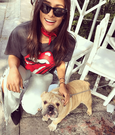 En sus redes sociales, la protagonista de 'Amor de barrio' suele compartir imágenes de sus viajes, así como de su día a día, entre las que se encuentran diversas fotos junto a sus mascotas.