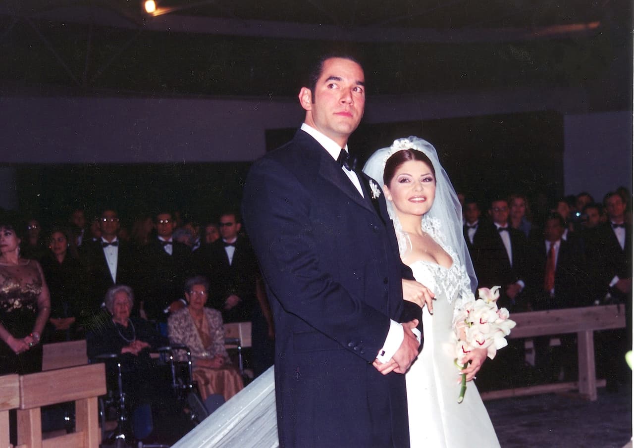<b><a href="http://www.univision.com/temas/eduardo-santamarina">Eduardo Santamarina</a></b> e Itatí Cantoral se iniciaron su romance en 1997 cuando grababan la telenovela 'Salud, dinero y amor' y un año después se unieron en matrimonio.