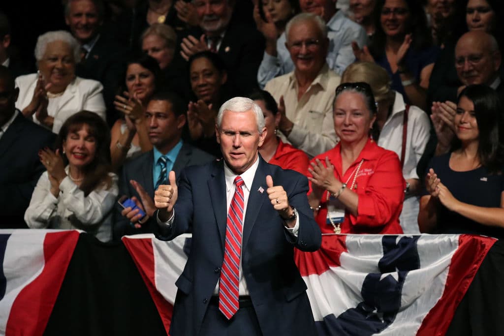 Mike Pence cree normal que altos funcionarios de gobierno contraten un abogado personal. Eso es engañoso