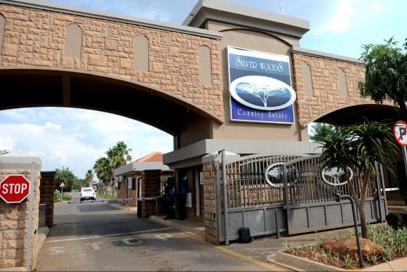 La Policía ha descartado que Pistorius pudiera disparar a su novia tras confundirla con un ladrón, como la prensa sudafricana había indicado inicialmente.