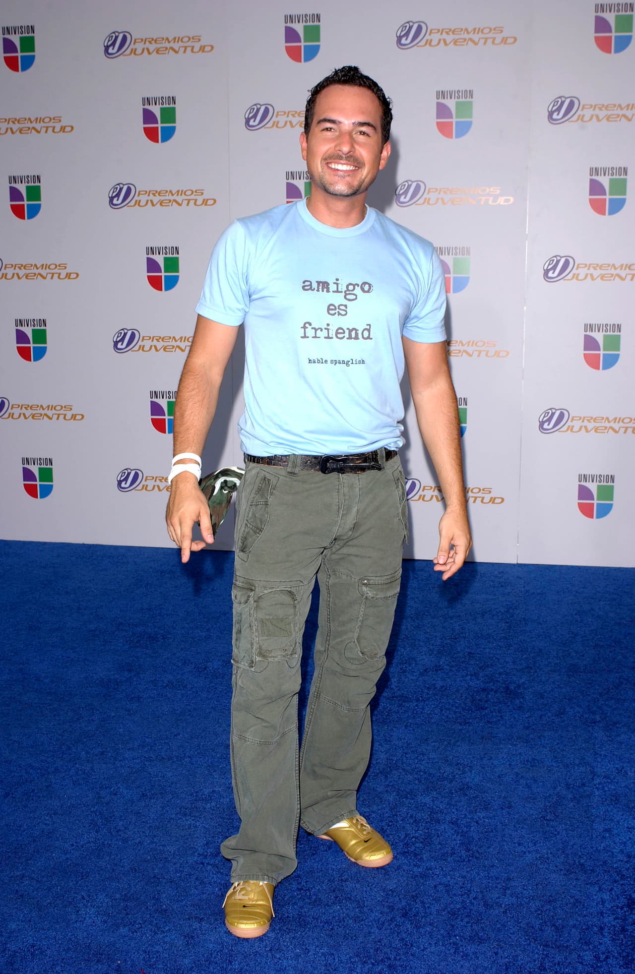 Carlos Calder贸n ha apostado a trav茅s de los a帽os por sus playeras con mensajes, como 茅sta que luci贸 en 2006.