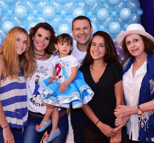 Mostrándose conmovido en esta fecha especial, donde Alan celebra el cumpleaños de la mujer más importante de su vida.