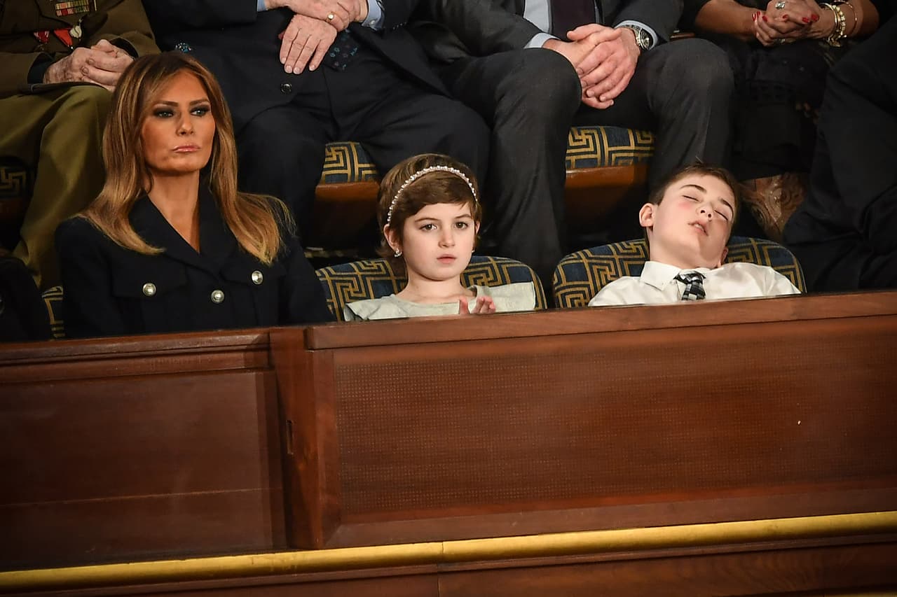 Joshua Trump, uno de los invitados especiales del presidente se quedó dormido durante el discurso.
