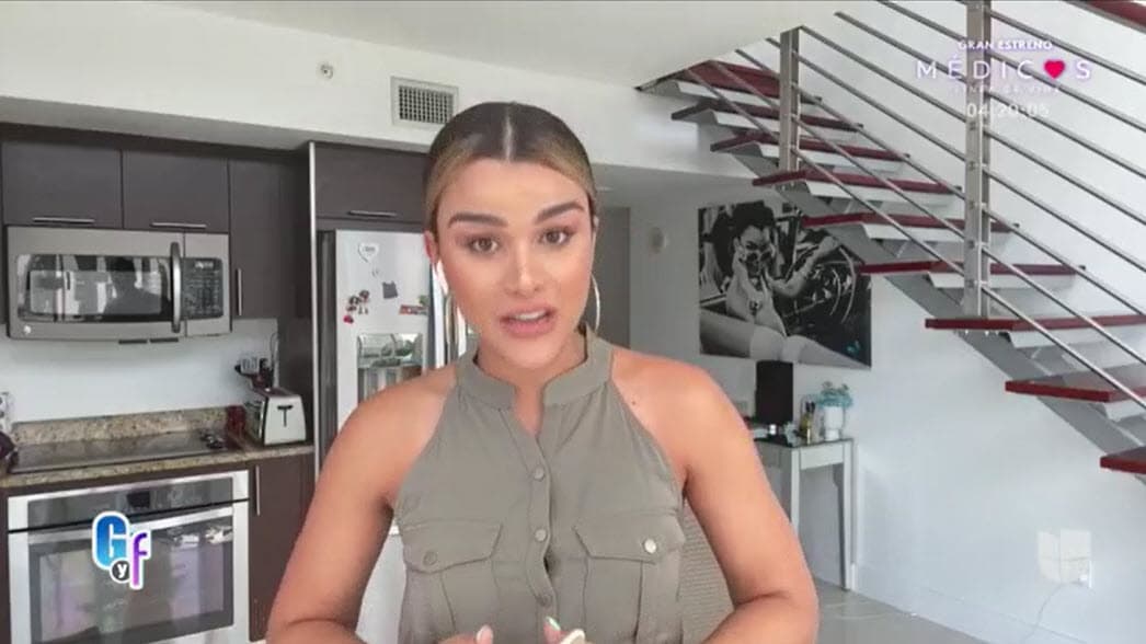 El 14 de julio 
<b><a href="https://www.univision.com/famosos/clarissa-molina-se-deja-mimar-con-un-regalo-especial-de-raul-de-molina-y-su-familia-mientras-se-recupera-de-covid-19-fotos" target="_blank">Clarissa Molina</a></b> confirmó que dio positivo a una primera prueba. Seis días después informó que en el segundo test obtuvo el mismo resultado. La copresentadora de 
<b><a href="https://www.univision.com/shows/el-gordo-y-la-flaca" target="_blank">El Gordo y La Flaca</a></b> anunció el 31 de julio que superó al virus.
<br>