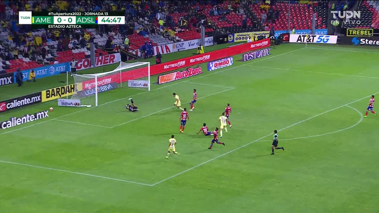 ¡GOL!  anota para América. Jonathan Rodríguez