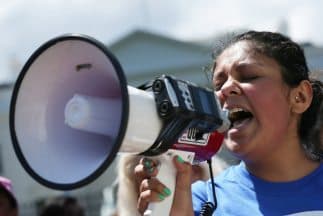 Decepción y enojo por la postergación de las acciones ejecutivas de Obama