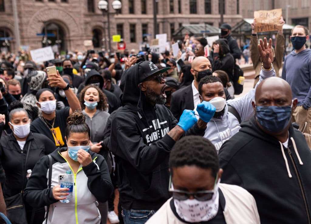 Minnesota esta en en huelga luego de que la policía de Minneapolis asesinara a George Floyd, lo que muchos no saben es que George fue un reconocido tight end en el equipo de su escuela en Jack Yates High School.