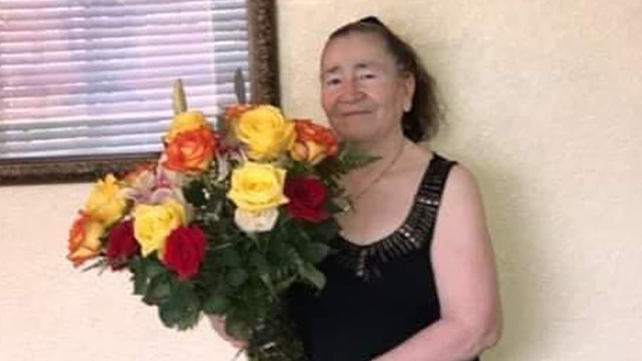 La madre de Román estuvo hospitalizada desde mayo hasta junio. Él también resultó positivo con coronavirus en el mes de junio, se presentaron complicaciones y terminó hospitalizado en el United Memorial Medical Center.