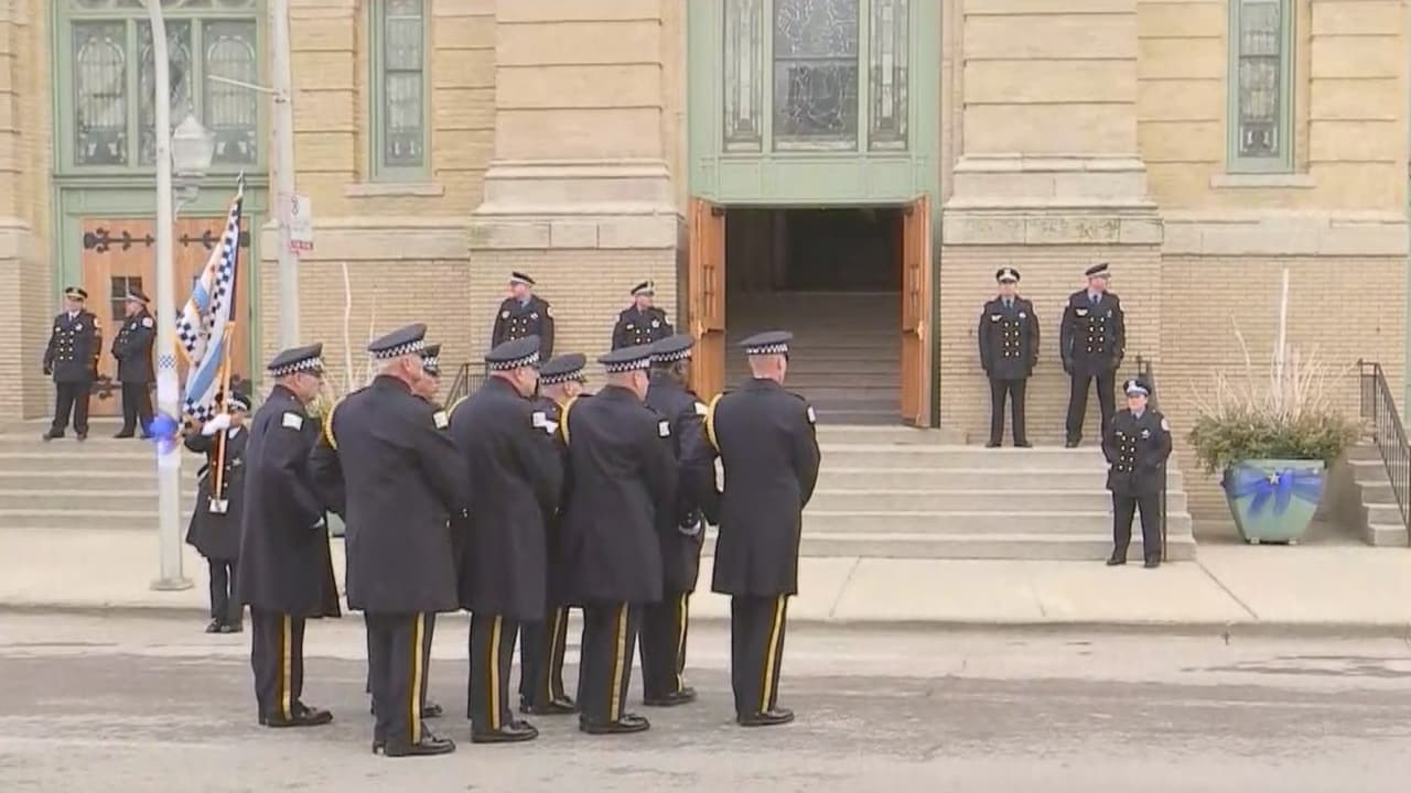 Con todos los honores, Chicago da el último adiós al comandante asesinado Paul Bauer