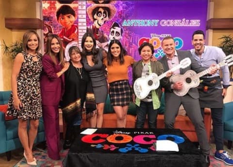 Anthony, por su parte, ha hecho lo mismo y su popularidad ha ido en aumento no solo por la cinta, sino porque además el niño tiene un gran carisma y simpatía naturales.