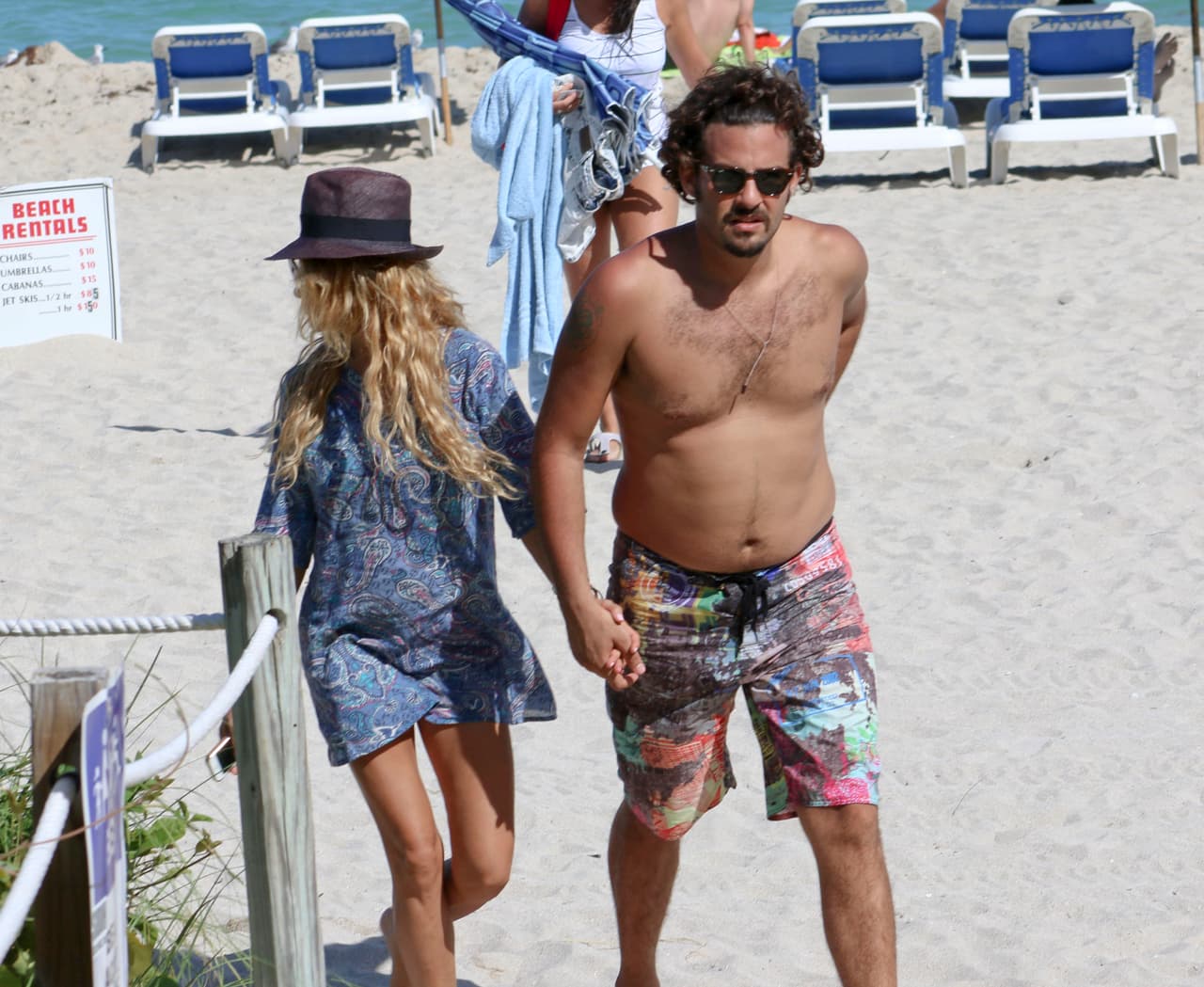 ¡Y también su rostro! Completamente tapadita.