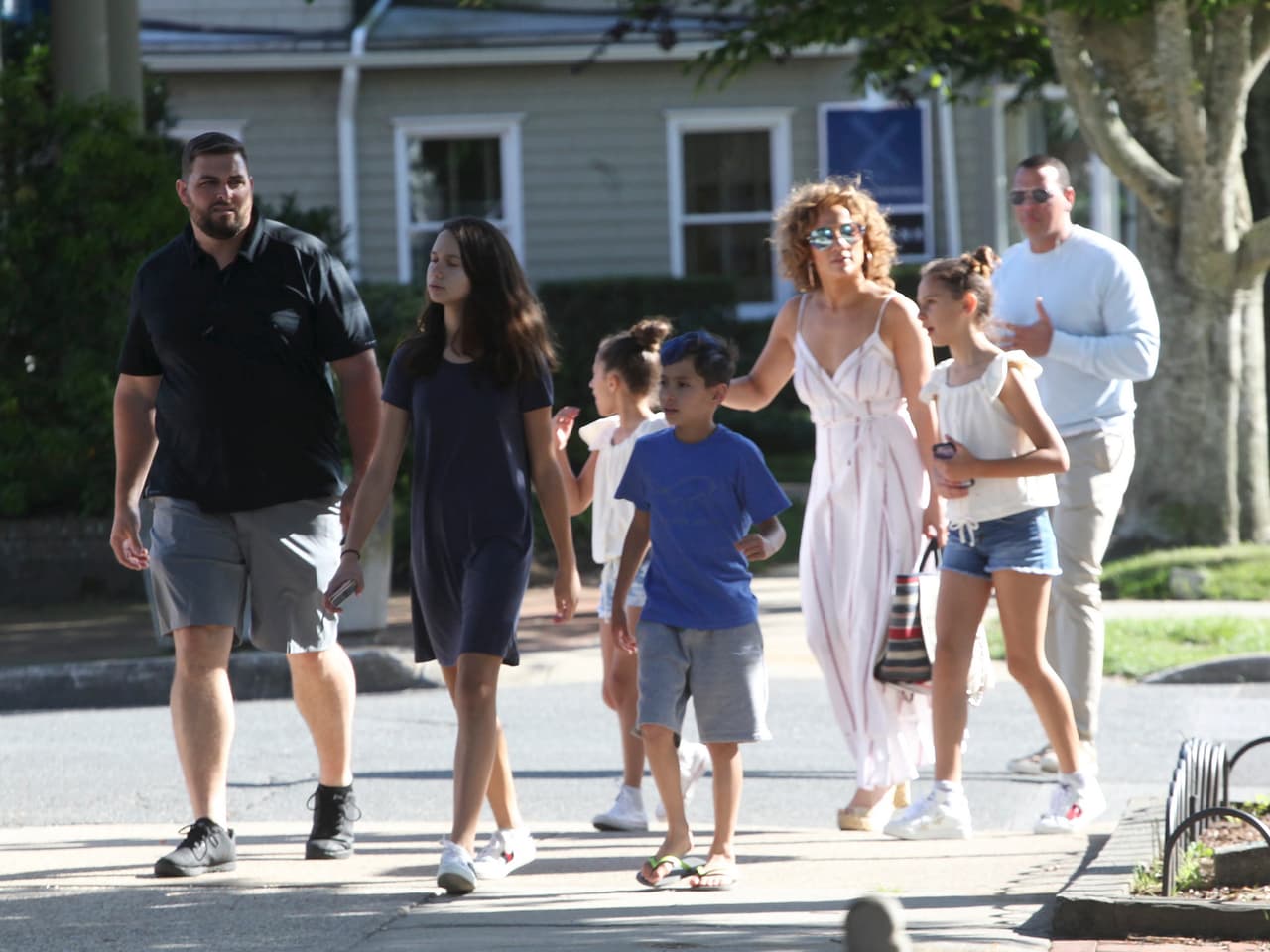 Por supuesto que Ellen DeGeneres bromeaba con la artista. Ante la falta de pruebas, Jennifer López aseguró por ahora no hay boda.