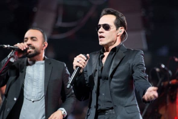 Como los grandes divos, Marc Anthony subió al escenario entre el fervor de miles de fans, con gafas de sol y necesitando solo un movimiento de caderas para enloquecer a un público mayoritariamente latino. 