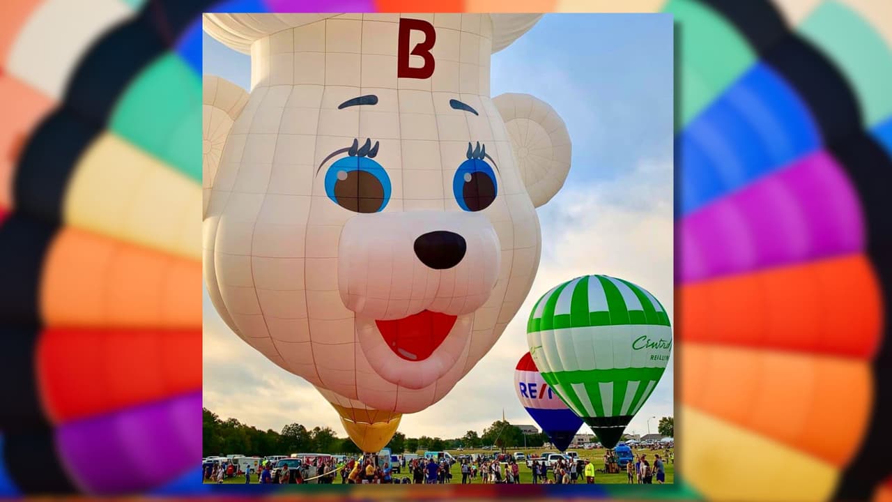 Prepárate para un festival que hará que el cielo del norte de Texas se llene de magia. 
<b>Del 19 al 22 de septiembre</b>, el 
<a href="https://www.planoballoonfest.org/" target="_blank">H-E-B | Central Market Plano Balloon</a> Festival celebra su 45º aniversario en Plano, transformando la ciudad en la capital oficial de los globos aerostáticos de Texas. 
<b>Este evento es el plan perfecto para toda la familia, con algo emocionante para todos.</b>