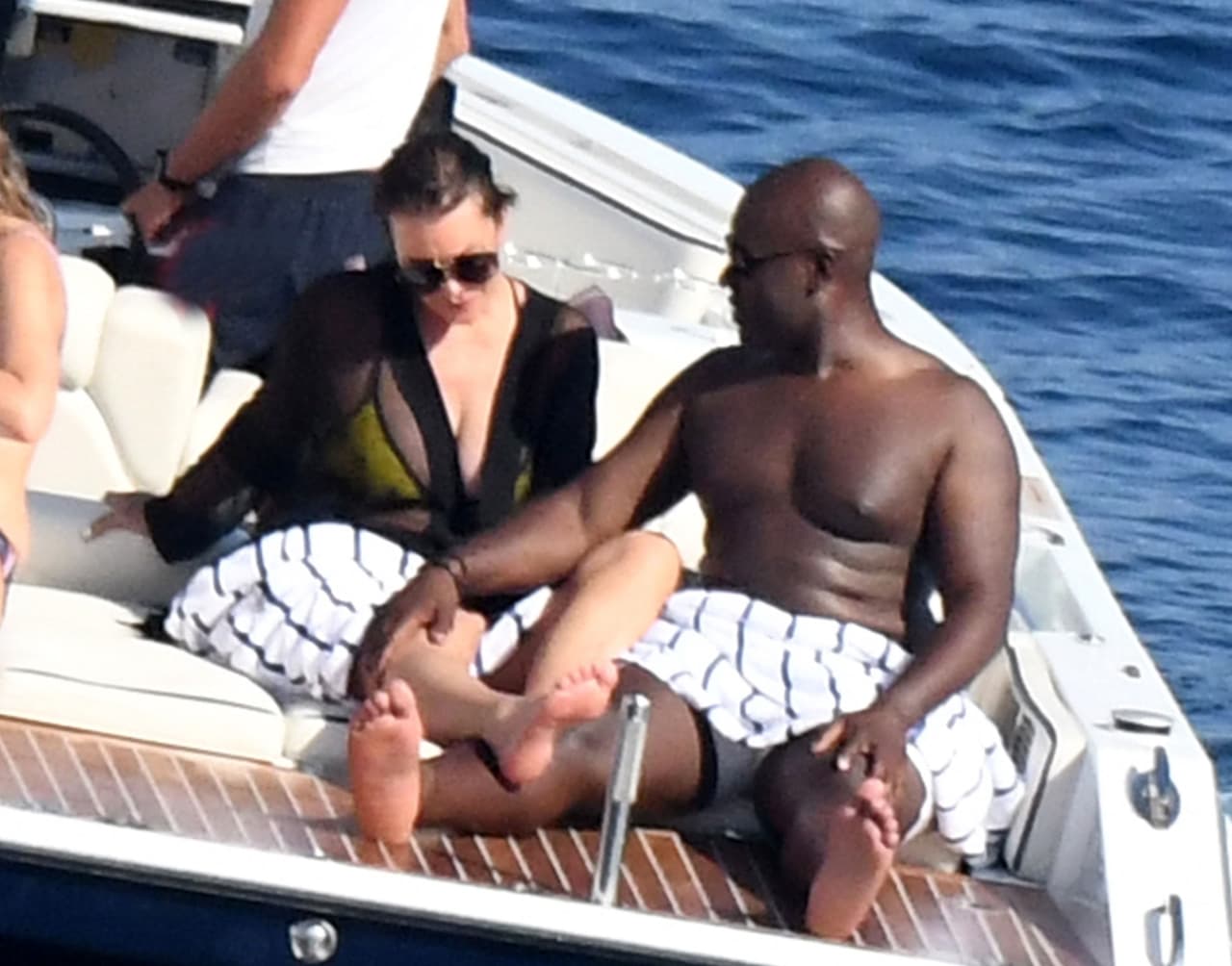 Recientemente, Jenner confesó en una entrevista lo que sufrió luego de que su matrimonio con el abogado Robert Kardashian (el padre de sus primeros cuatro hijos: Kourtney, Kim, Khloé y Rob) terminó en divorcio
<b>:</b> "No podía ni comprar un tomate".