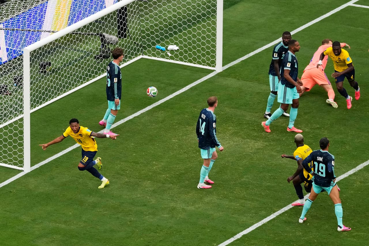 Finaliza el partido con el triunfo de Ecuador con dos goles a su favor.