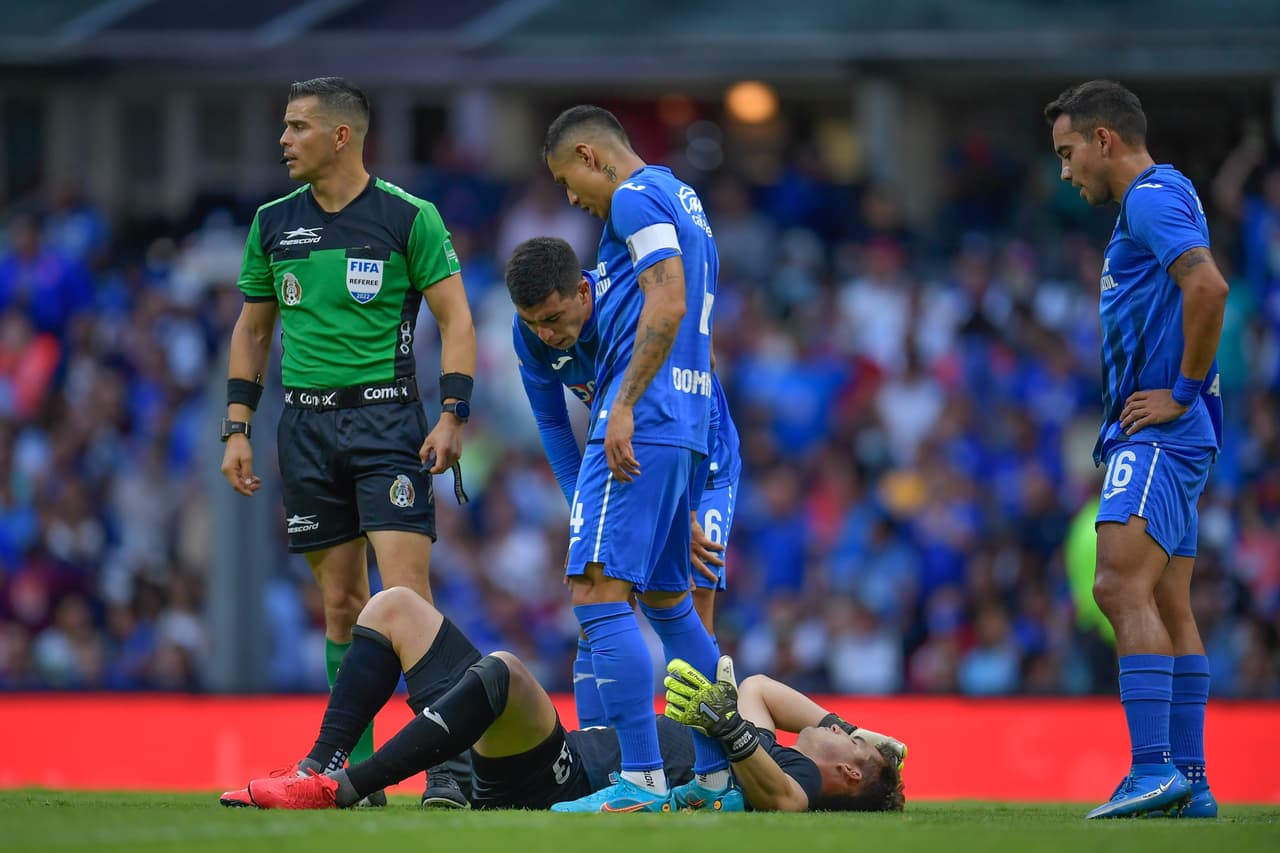 Tigres aprovechó las tímidas intenciones ofensivas de Cruz Azul y se puso en ventaja, la Máquina celeste intentó reaccionar en el segundo tiempo pero no le alcanzó para emparejar y el equipo del Piojo se llevó la ventaja.