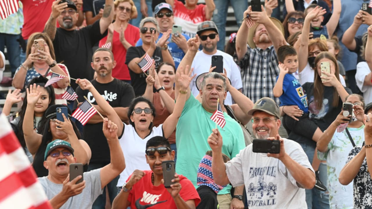 La comunidad de Tulare vitoreó su nombre y aplaudió su esfuerzo.