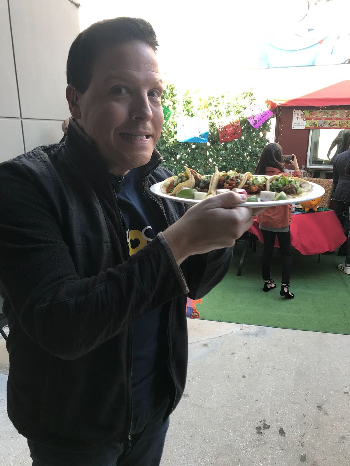 Incluso comió tacos con salsa muy picante. Con tal de poner el ejemplo es capaz de todo.