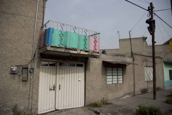 Sin un sólo disparo al menos 20 elementos de élite de la Policía Federal irrumpieron durante la madrugada en una casa humilde de Iztapalapa, al oriente de la Ciudad de México. Con la información de Univision.com