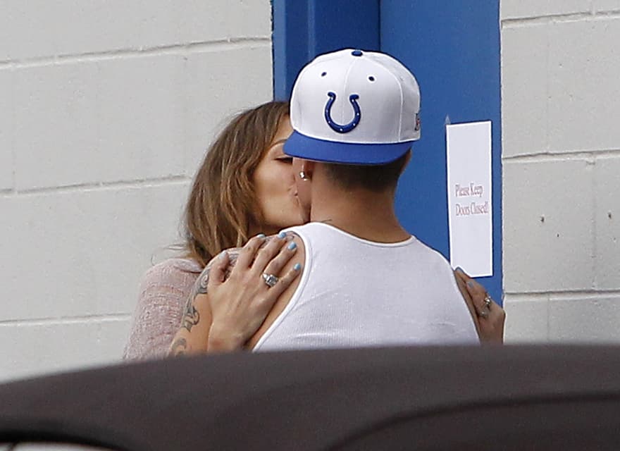 Escondidos en los sets, fueron pillados por los paparazzi.