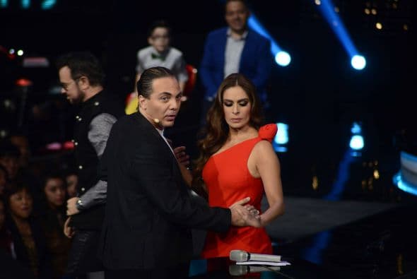 ¿Espinoza o Cristian? Ambos cantantes trataron de explicar cómo se seduce a una dama y dieron tremenda clase de consejos, los cuales aplicaron con la bella Galilea Montijo.