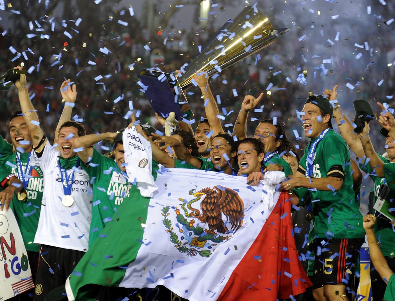 La última vez que el Rose Bowl fue sede de una final de Copa de Oro fue en el año 2011, cuando México le endosó cuatro goles a EEUU. Los norteamericanos se habían puesto al frente por 2-0, pero el cuadro mexicano vino de atrás y en una lección de fútbol le dio vuelta a las acciones.