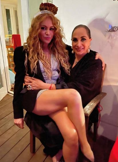 Además de su larga trayectoria, ‘La chica dorada’ recibió el 2022 celebrando el cumpleaños de su mamá, 
<a href="https://www.univision.com/shows/despierta-america/estamos-en-receso-todos-susana-dosamantes-responde-si-le-gustaria-tener-una-nieta-de-paulina-rubio-video">la actriz Susana Dosamantes</a>, quien llegó a sus 73 primaveras el 9 de enero.