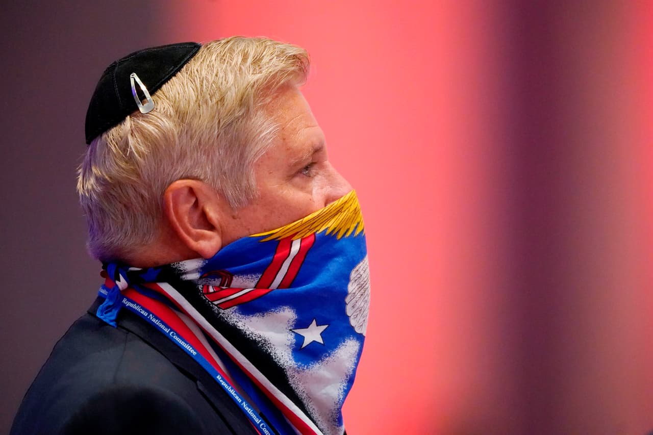 2) Seguimiento diario de los síntomas y controles de temperatura para todos los delegados y el personal.