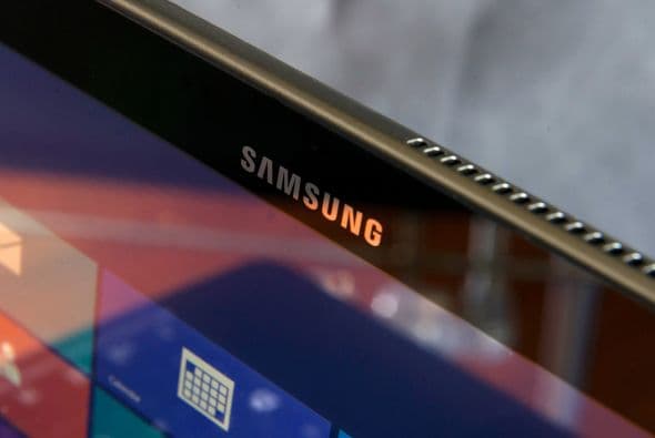 La tableta de Samsung ATIV Smart PC Pro es fácil de usar y su teclado es bastante cómodo, sus teclas como islas apartadas, te permite no equivocarte.