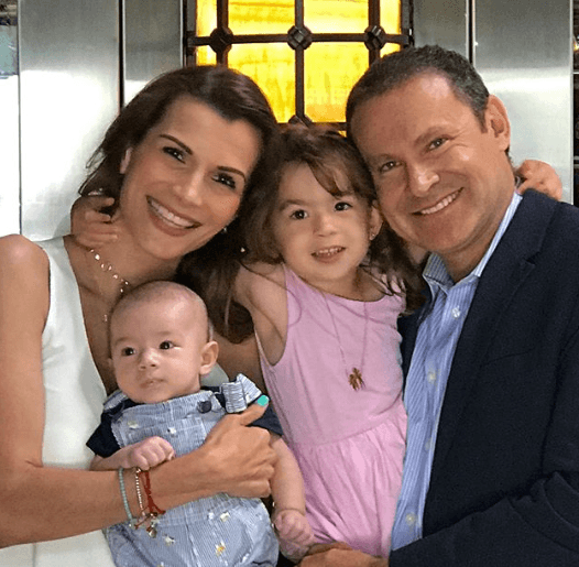 Aquí la vemos celebrando a su mamá. Cristy Bernal tuvo un Día de las Madres lleno de amor.