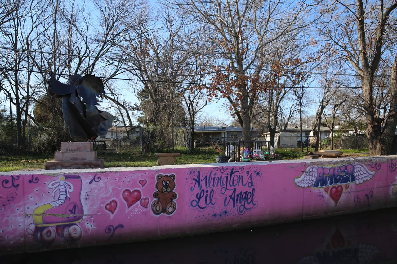 Lugar donde desapareció Amber, en la esquina de la calle E. Abram y Stadium Dr. en Arlington