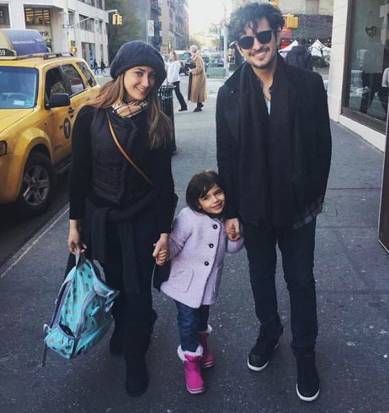 Continuó: "Admito estar viviendo uno de los momentos más dolorosos de mi vida, pero decido vivirlo desde el amor, aprendizaje y crecimiento, pues después de todo, la actitud ante la adversidad es lo que nos hace salir adelante. Agradezco las muestras de cariño y apoyo durante todos estos años. Agradeceré aún más su respeto y espacio durante este proceso por el bien de mi hija y el propio".