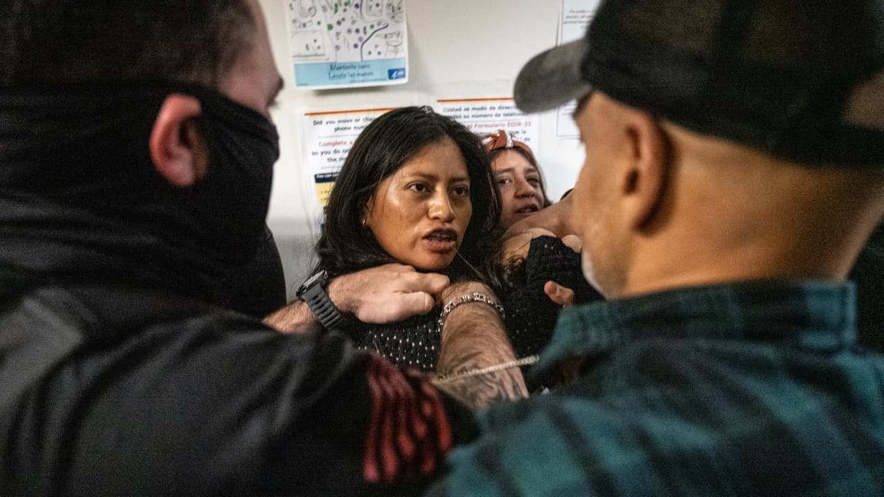 ”Me siento tan impotente”: Ecuatoriana lamenta falta de castigo para agente de ICE que la agredió