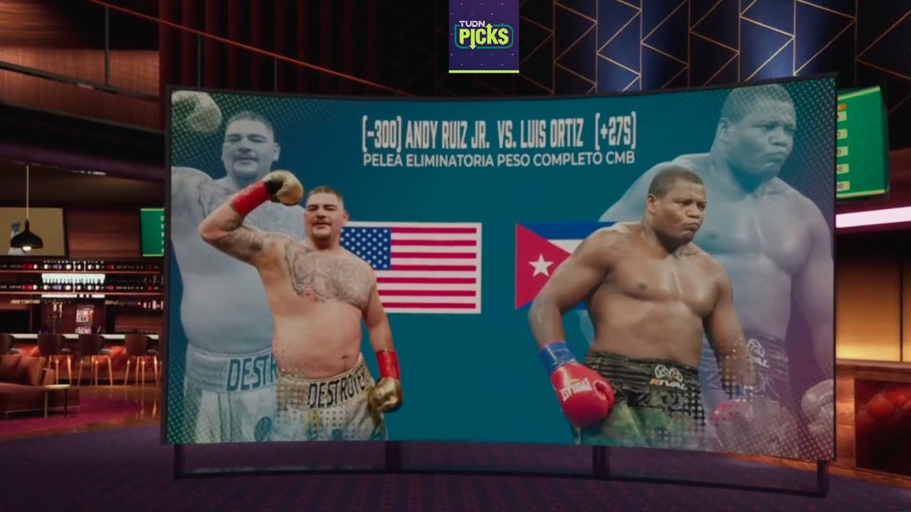 Andy Ruiz presume playera de LAFC firmada por Carlos Vela