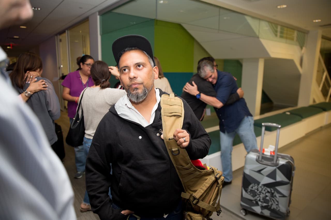 El camarógrafo Edgar Trujillo y Francisco Urreiztieta, corresponsales de Univisión Noticias en Venezuela, también salieron del país junto a los otros miembros del equipo expulsados.