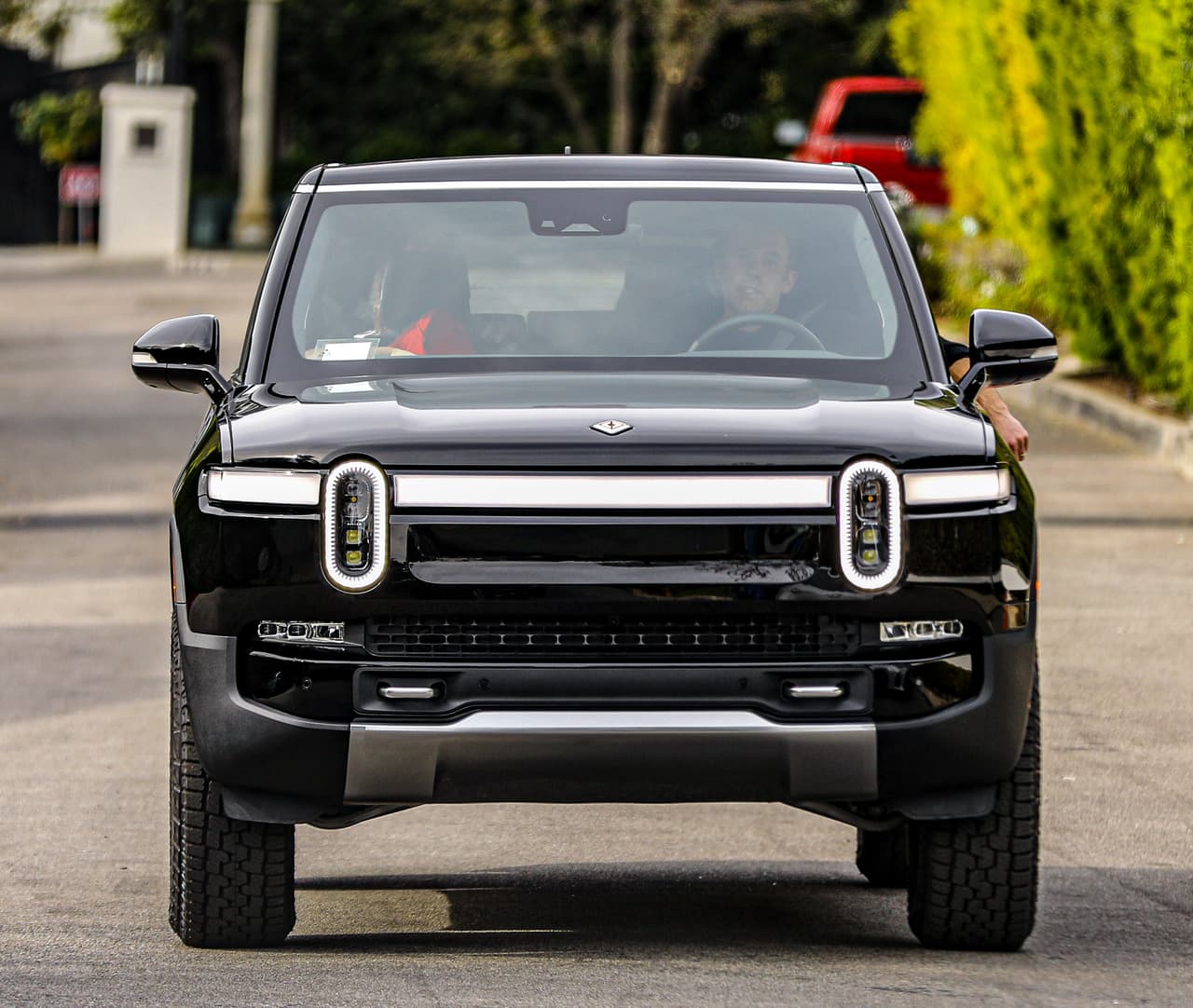 Al igual que la EV Ford Bronco, la Rivian R1S es completamente eléctrica. 
<br>